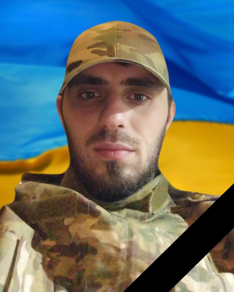 р
