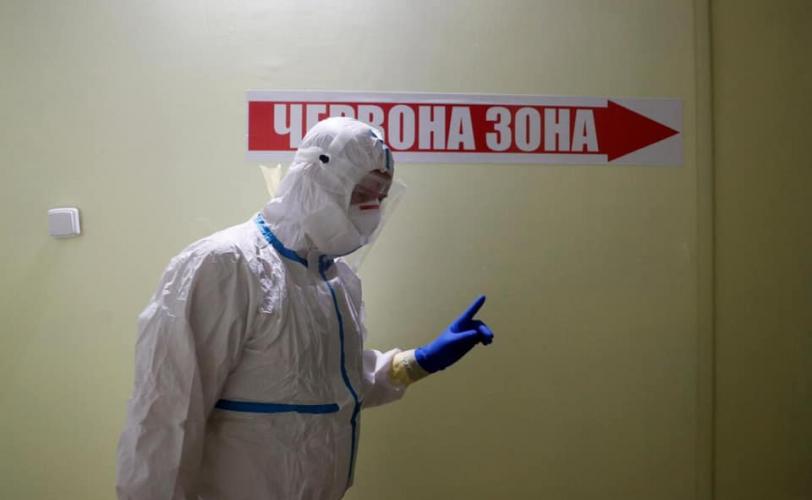 врач