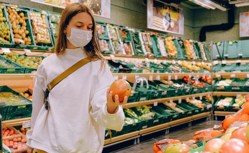 покупать продукты