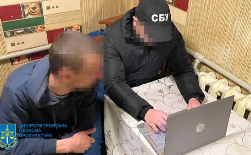 р