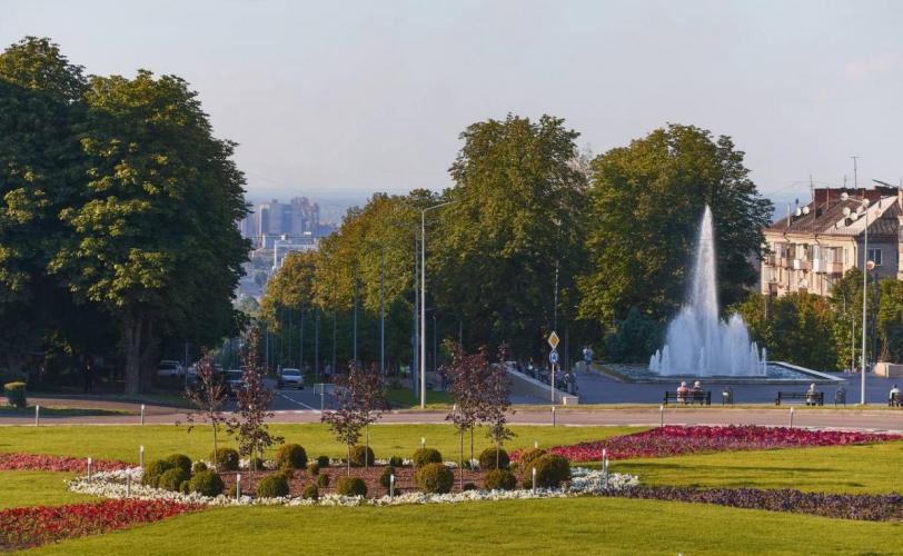 город