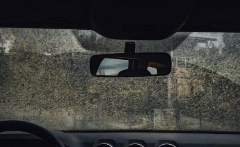 брудний автомобіль