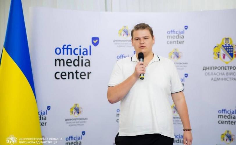 учень