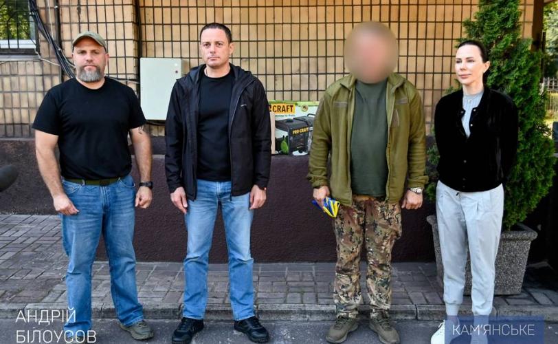 військові