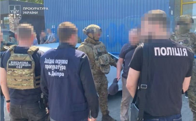 за кордон