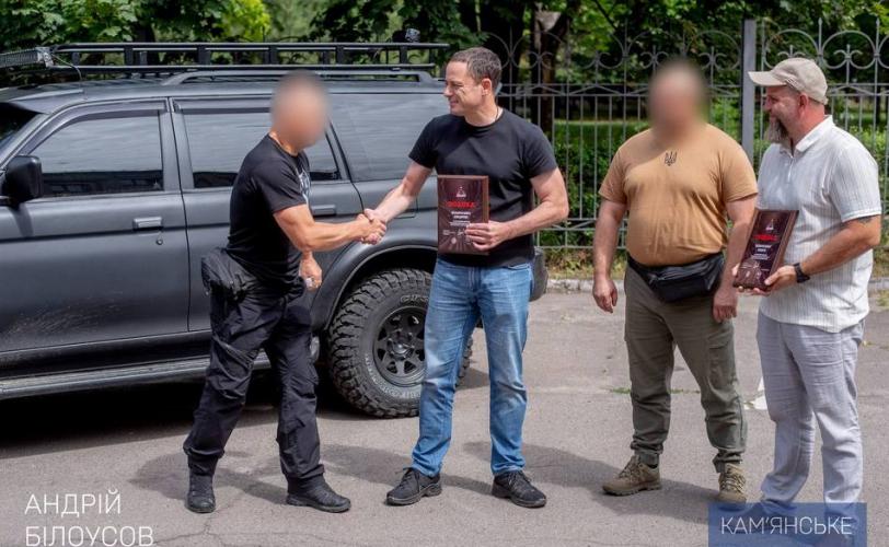 військові