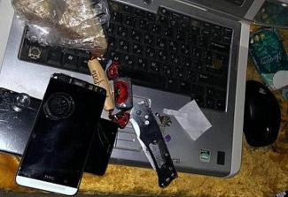 нож