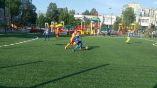 футболисты