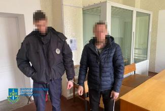 катування