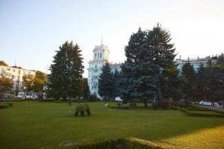 город