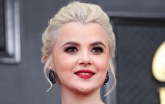 Міка Ньютон