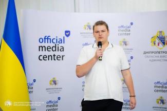 учень