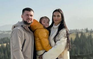 співак